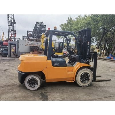 5000 κιλά Toyota 7f50 φορτηγό με 3 πέλματα και 6000 mm ύψος ανύψωσης στη Σαγκάη