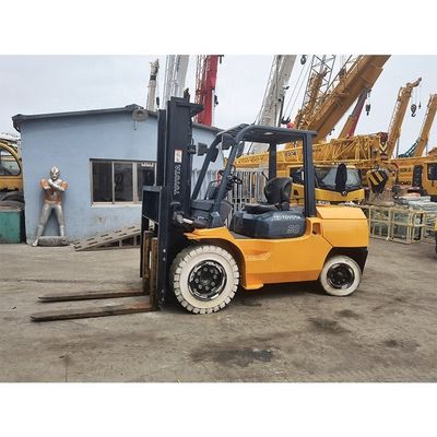 5000 κιλά Toyota 7f50 φορτηγό με 3 πέλματα και 6000 mm ύψος ανύψωσης στη Σαγκάη
