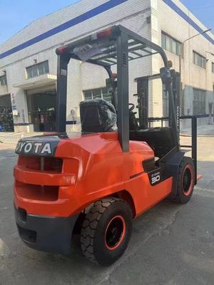 3 τόνους 3000 κιλά Χρησιμοποιούμενο φορτηγό Toyota FDZN30 με ιαπωνικό κινητήρα ISUZU σε καλή κατάσταση