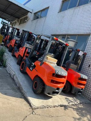 3 τόνους 3000 κιλά Χρησιμοποιούμενο φορτηγό Toyota FDZN30 με ιαπωνικό κινητήρα ISUZU σε καλή κατάσταση