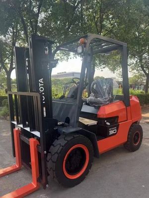 3 τόνους 3000 κιλά Χρησιμοποιούμενο φορτηγό Toyota FDZN30 με ιαπωνικό κινητήρα ISUZU σε καλή κατάσταση
