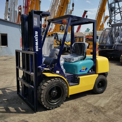 1200mm μήκος πιρούνι Komatsu FD30-14 3TON ανελκυστήρας για εστιατόριο μεταχειρισμένο 2stage 3stage