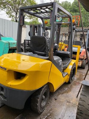 4300 KG Χρησιμοποιούμενο βάρος Komatsu FD30 ανελκυστήρας για την Ιαπωνία FD30 FD50 FD70 FD100 FD150 FD200