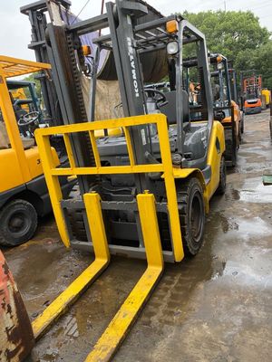 4300 KG Χρησιμοποιούμενο βάρος Komatsu FD30 ανελκυστήρας για την Ιαπωνία FD30 FD50 FD70 FD100 FD150 FD200