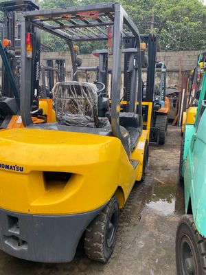 4300 KG Χρησιμοποιούμενο βάρος Komatsu FD30 ανελκυστήρας για την Ιαπωνία FD30 FD50 FD70 FD100 FD150 FD200