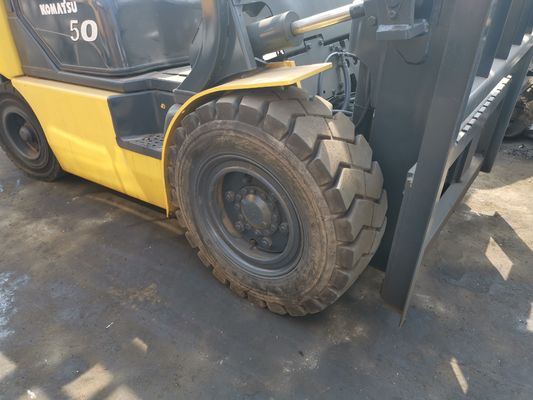 Το κορυφαίο σε πωλήσεις μεταχειρισμένο Komatsu 2,5 τόνων 3,5 τόνων 5 τόνων ανελκυστήρα με καλή κατάσταση