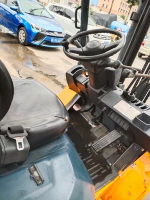 Κανονικό πλάτος πιρούνι Toyota Diesel πιρούνι 4 τόνων με ύψος ανύψωσης 6m και ιαπωνικό κινητήρα