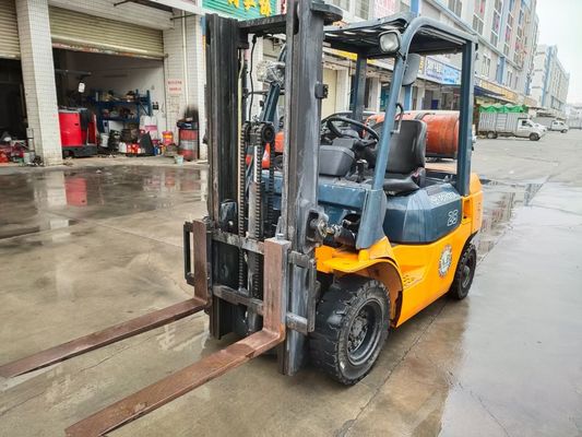 Κανονικό πλάτος πιρούνι Toyota Diesel πιρούνι 4 τόνων με ύψος ανύψωσης 6m και ιαπωνικό κινητήρα