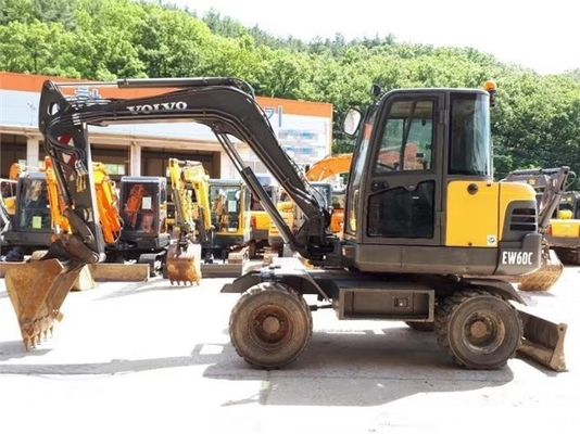 Εξαρτημένη μηχανή εκσκαφής Volvo EW60 με καλές συνθήκες και άλλη χωρητικότητα κουβάς