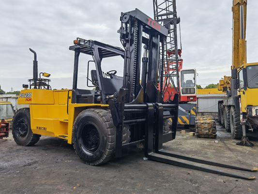 Τραπεζικό φορτηγό TCM FD230 12-25 τόνων για τη φόρτωση και εκφόρτωση εμπορευματοκιβωτίων