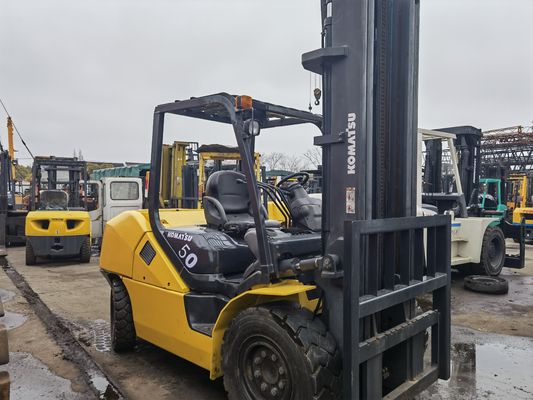 Χρησιμοποιημένα φορτηγά ανελκυστήρες Komatsu 5ton FD50-10 FD50-7 με 2 σταδίων