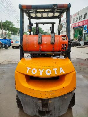 2012 Toyota 7F25 LPG φορτηγό-φορτιστή με ιαπωνικό κινητήρα και βενζινοκινητήρα 2,5 τόνων