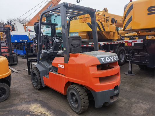 3000 kg βάρος Χρησιμοποιούμενο φορτηγό Toyota FD30 με πλευρική μετατόπιση συμπίεσης που κινείται αριστερά και δεξιά
