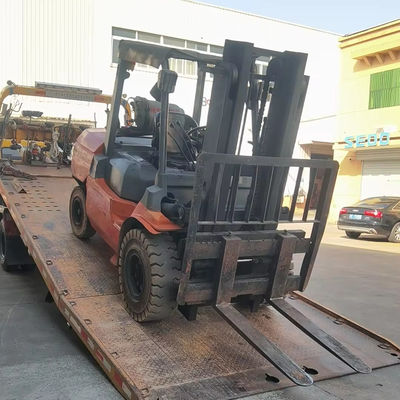 Χρησιμοποιούμενο φορτηγό Toyota FD50 5 τόνων με βάρος 5000 KG και καλή εργασία σε καλή κατάσταση