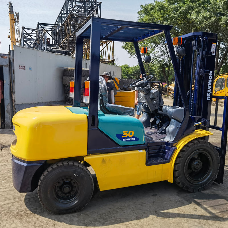 1200mm μήκος πιρούνι Komatsu FD30-14 3TON ανελκυστήρας για εστιατόριο μεταχειρισμένο 2stage 3stage