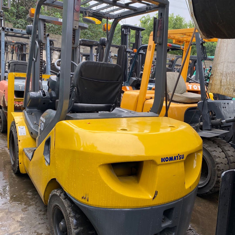 4300 KG Χρησιμοποιούμενο βάρος Komatsu FD30 ανελκυστήρας για την Ιαπωνία FD30 FD50 FD70 FD100 FD150 FD200