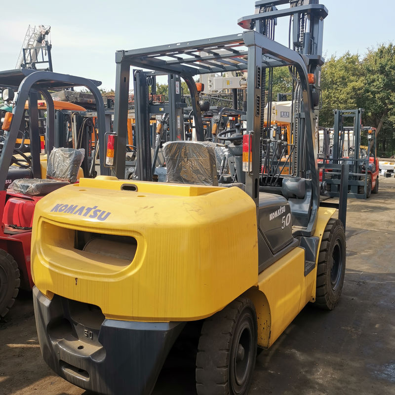 Το κορυφαίο σε πωλήσεις μεταχειρισμένο Komatsu 2,5 τόνων 3,5 τόνων 5 τόνων ανελκυστήρα με καλή κατάσταση