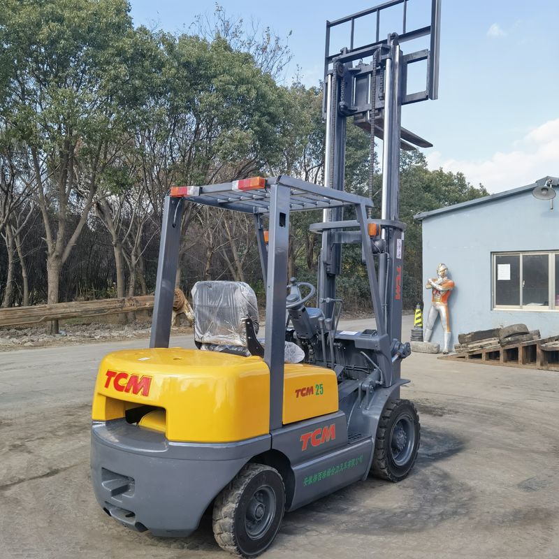 2.5 τόνων ανελκυστήρας TCM FD25T5 Χρησιμοποιούμενος ανελκυστήρας 2,5 τόνων με τυποποιημένες συνολικές διαστάσεις
