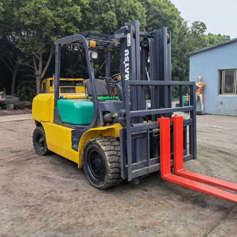 Χρησιμοποιούμενο Komatsu 5 τόνων πετρελαιοκίνητο ανεμοφόρο FD50 με ιαπωνικό κινητήρα στο Shanghai Yard