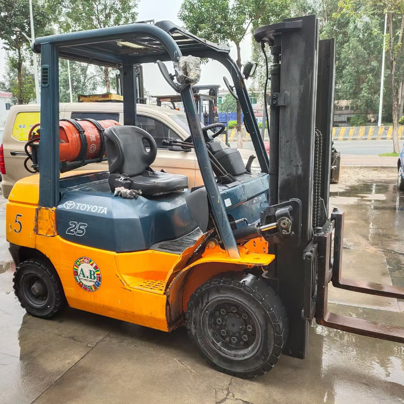 2012 Toyota 7F25 LPG φορτηγό-φορτιστή με ιαπωνικό κινητήρα και βενζινοκινητήρα 2,5 τόνων