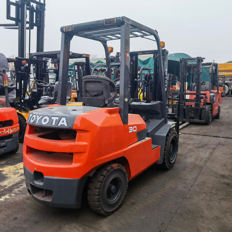 3000 kg βάρος Χρησιμοποιούμενο φορτηγό Toyota FD30 με πλευρική μετατόπιση συμπίεσης που κινείται αριστερά και δεξιά